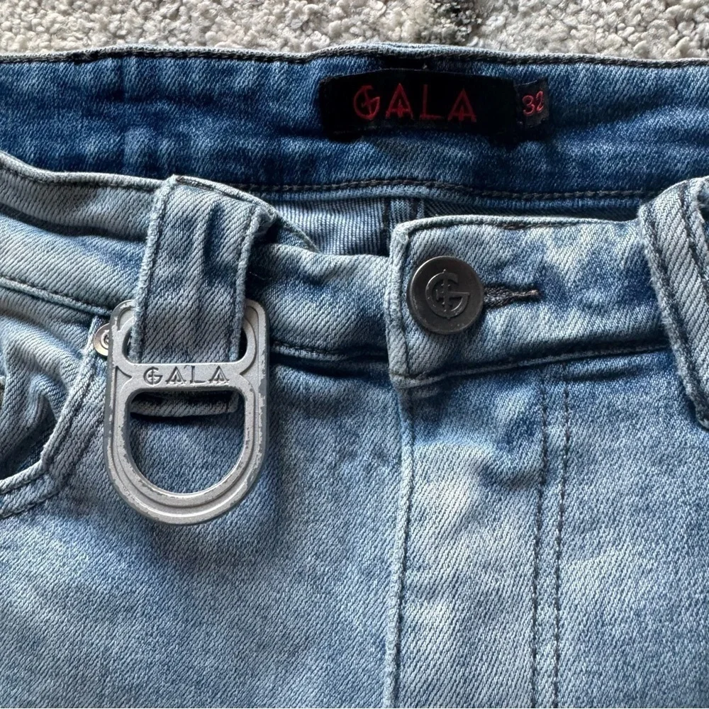 GALA jeans ACCOMPLICE DENIM LIGHT WASH slim leg red black 32